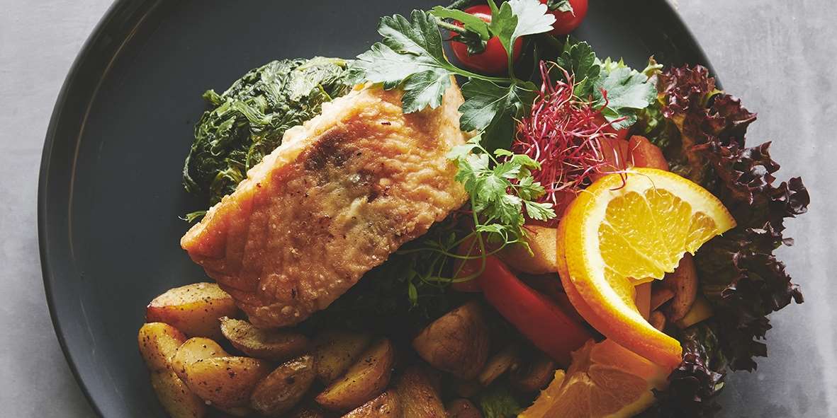 laks på spinat_hos dueodde diner & steakhouse i Dueodde