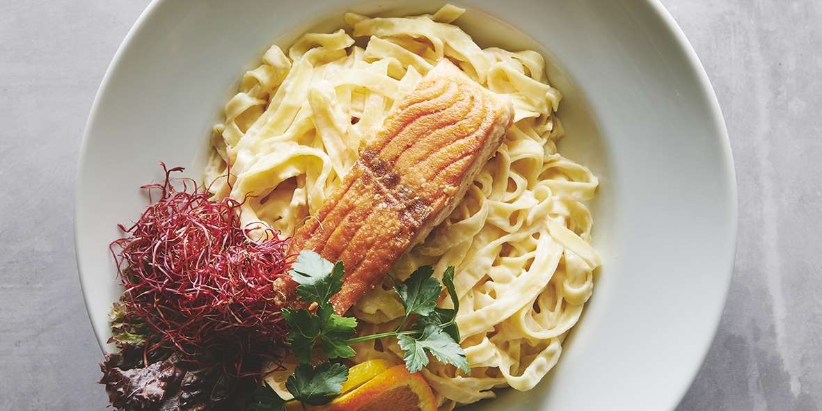 pasta med laks_hos dueodde diner & steakhouse i Dueodde
